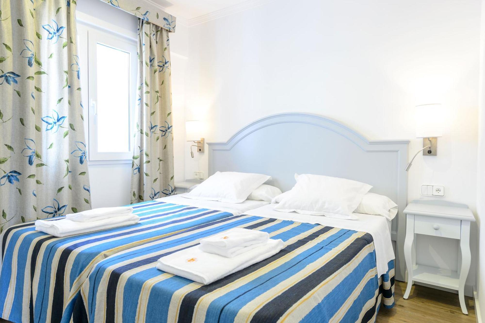 Lili Apartments Port De Soller Room photo